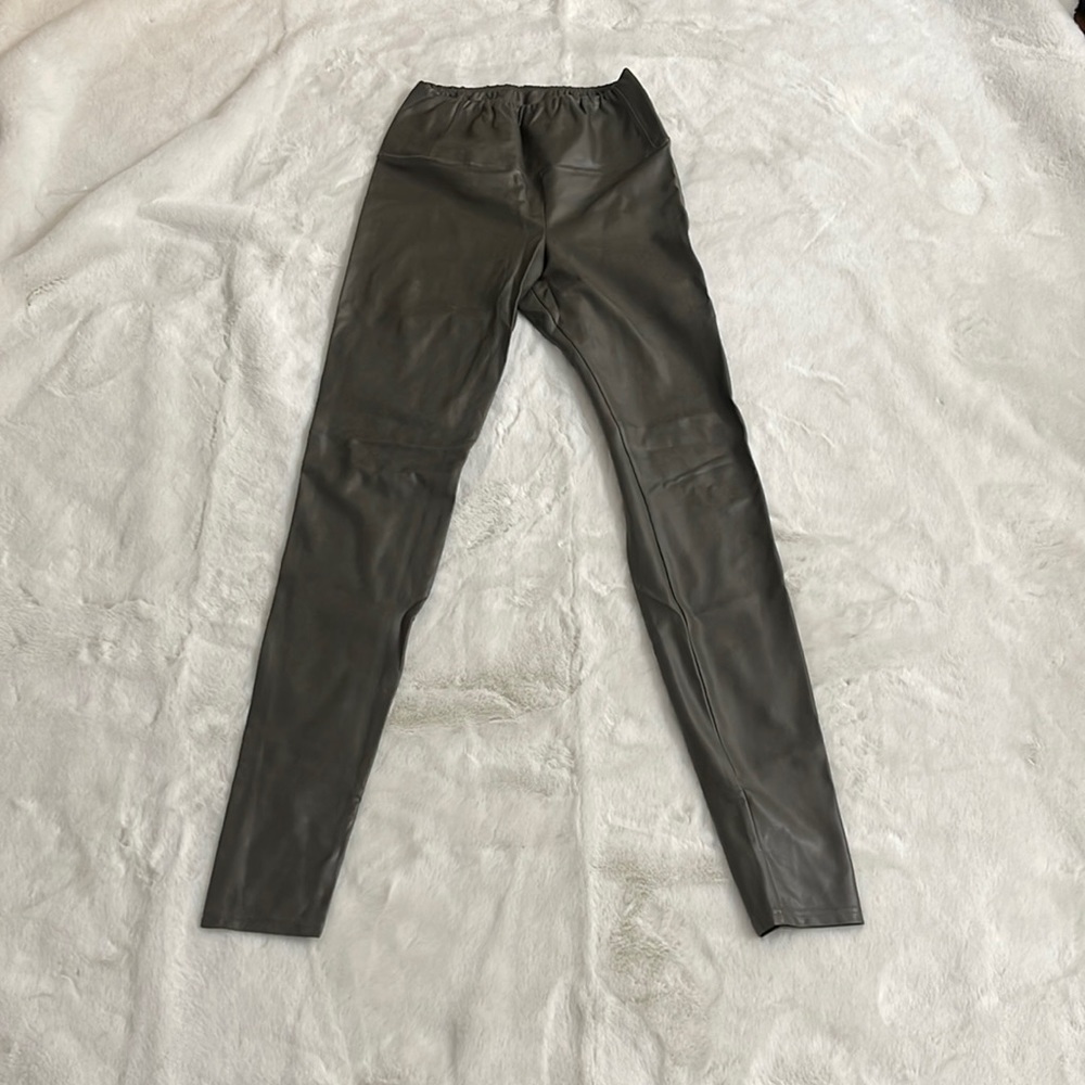 Aritzia Wilfred Free Daria Legging